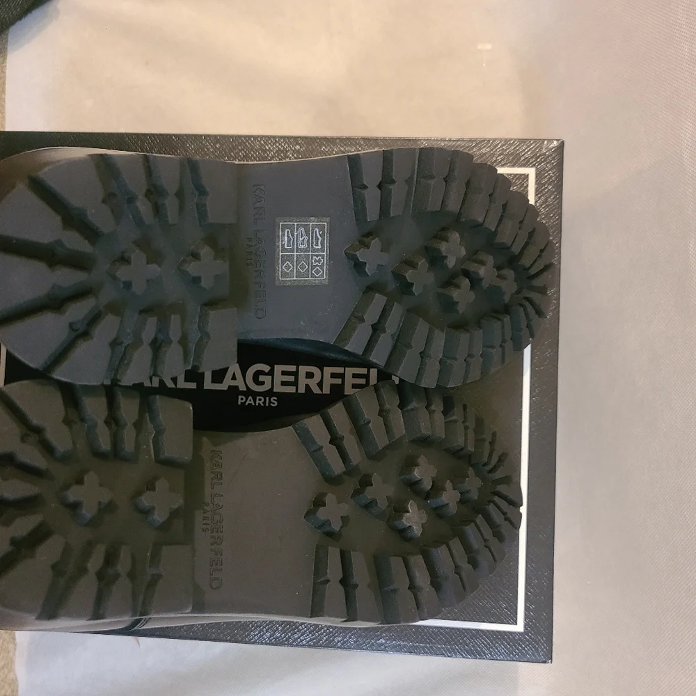 Karl Lagerfeld Paris Women’s Porshay Lug Sole Bootie in Black Sz 8.5 & 9 - Picture 9 of 9